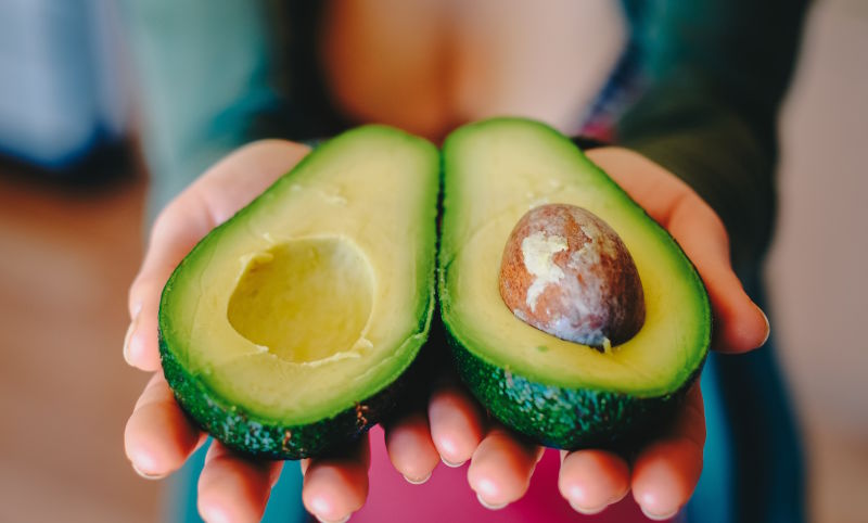 Illustration for article titled Llaves que matan a sus dueños, aguacates que no deberían existir, senos que no paran de crecer. Lo mejor de la semana